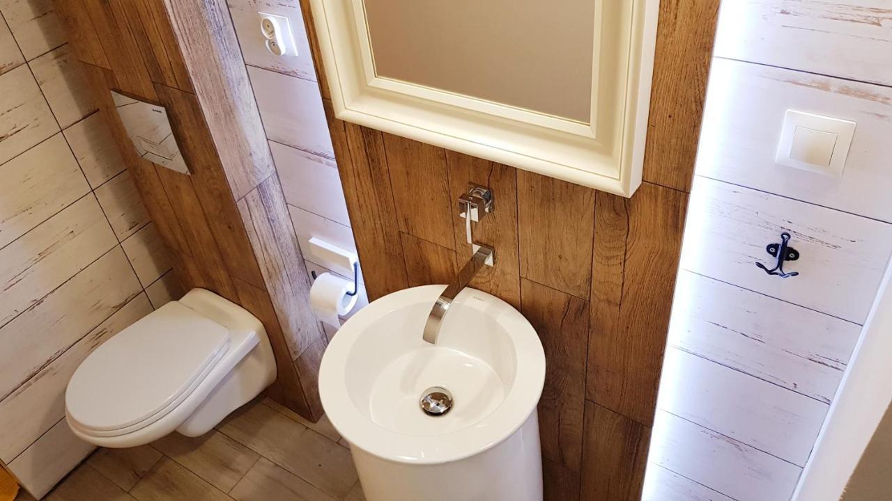 Chopin Street Private Rooms 卡托维兹 外观 照片
